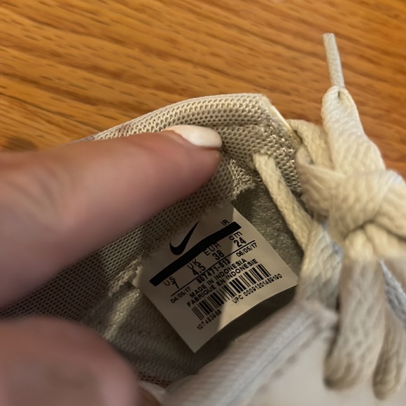 NIKE CHEERLEADING SHOES 7 - Picture 4 of 6